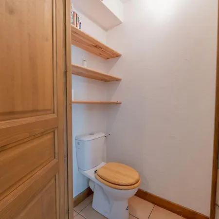 Apt Les Capucins Quiet Chamonix Base W/ Private Garden - Happy Rentals Apartament