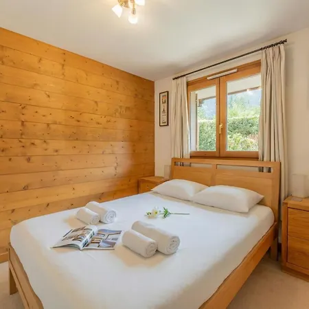 Apt Les Capucins Quiet Chamonix Base W/ Private Garden - Happy Rentals Apartament