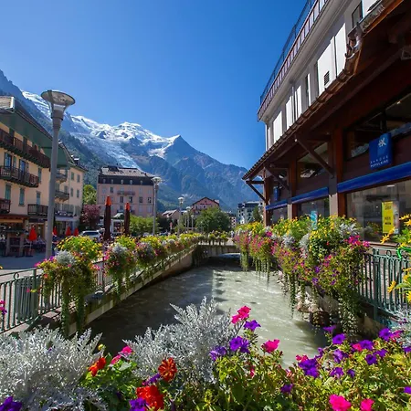Apt Les Capucins Quiet Chamonix Base W/ Private Garden - Happy Rentals Apartament Chamonix