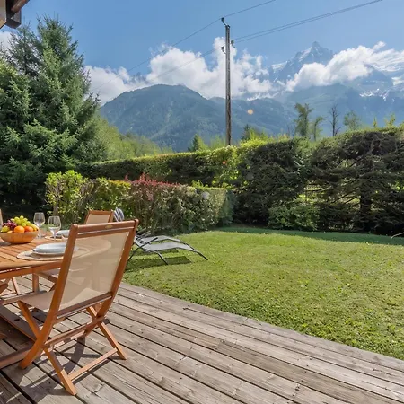 Апартаменты Les Capucins Quiet Base W/ Private Garden - Happy