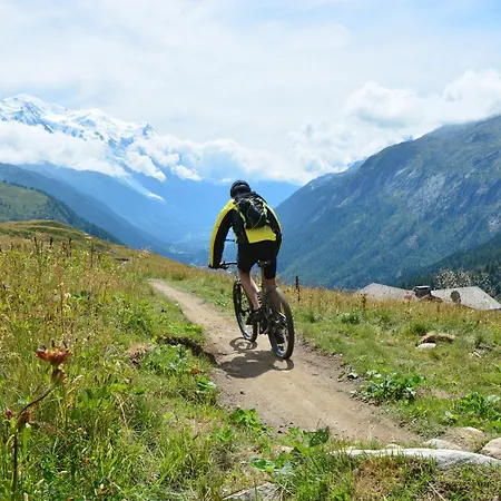 Les Capucins Jardin - Happy * Chamonix